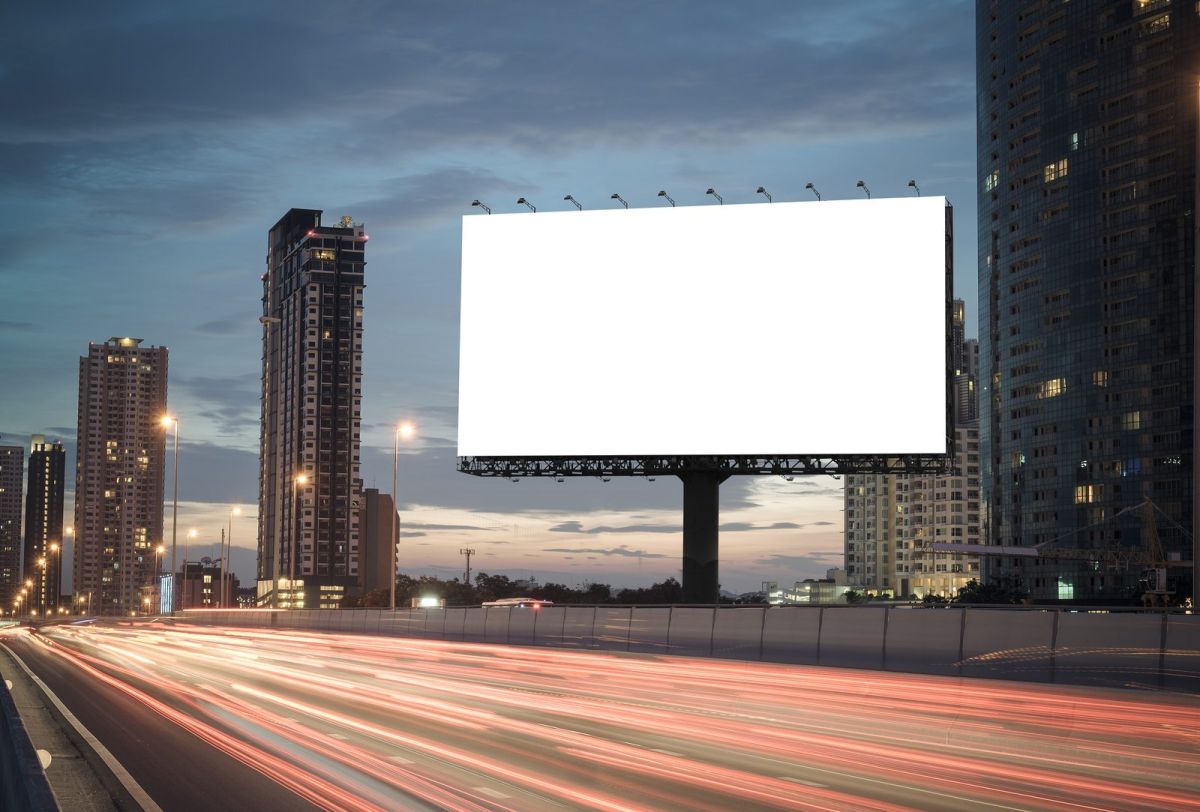 Billboardlarınızı Kimin Gördüğünü Biliyor musunuz? Geleneksel vs. Dijital Pazarlama Savaşı
